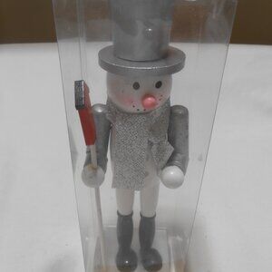 NEW SILVER WOODEN SNOWMAN NUTCRACKER FIGURE GLITTER SCARF TOP HAT 8.6" DECOR ⛄